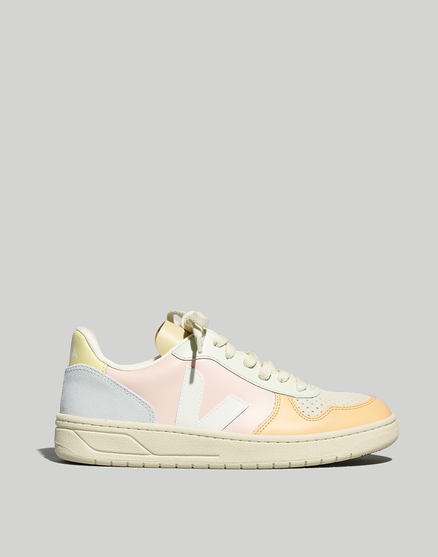 Veja&trade; V-10 Sneakers